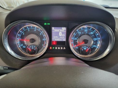 Used 2013 Chrysler Town & Country Touring-L w/ Driver Convenience Group image 4