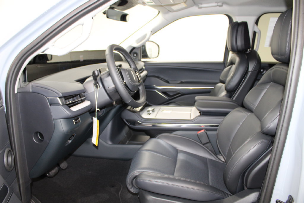 New 2027 Lincoln Navigator Premiere RWD image 23