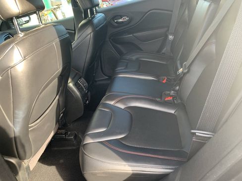 Used 2020 Jeep Cherokee Trailhawk AWD/4WD image 14