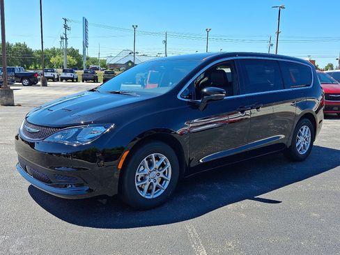 New 2026 Chrysler Voyager LX image 4