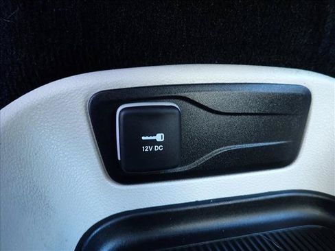 Used 2024 Chrysler Pacifica Touring-L FWD image 22