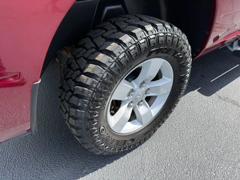 Used 2018 RAM 1500 Express AWD/4WD image 37