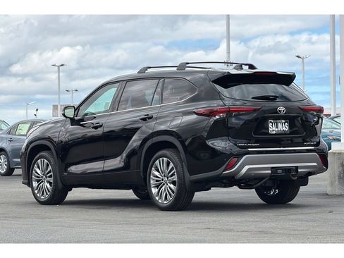 New 2026 Toyota Highlander Platinum AWD/4WD image 6