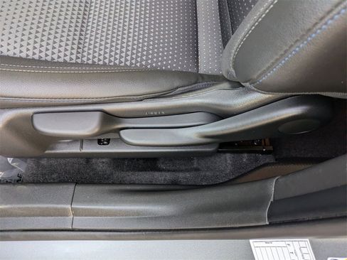 Used 2025 Chevrolet Trax LT w/ LT Convenience Package image 13