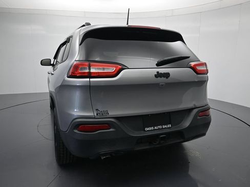 Used 2016 Jeep Cherokee Latitude FWD image 23