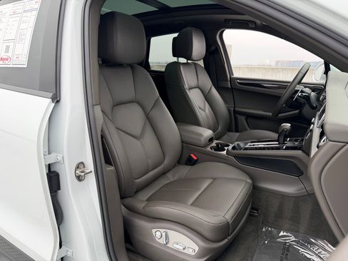 Certified 2023 Porsche Macan image 14
