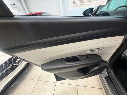 Used 2025 Hyundai Tucson SE AWD/4WD image 15