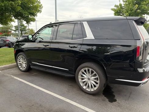Used 2023 Cadillac Escalade Premium Luxury AWD/4WD image 3
