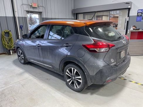 Used 2018 Nissan Kicks SR image 2