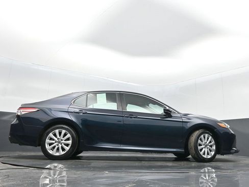 Used 2018 Toyota Camry LE image 34