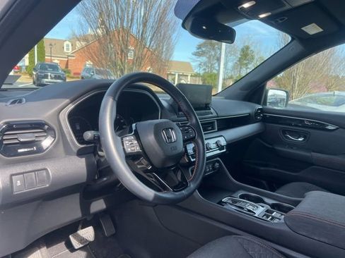 Used 2024 Honda Pilot Sport image 12