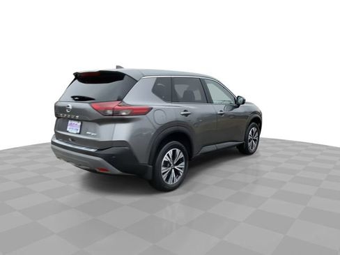 Used 2021 Nissan Rogue SV image 2