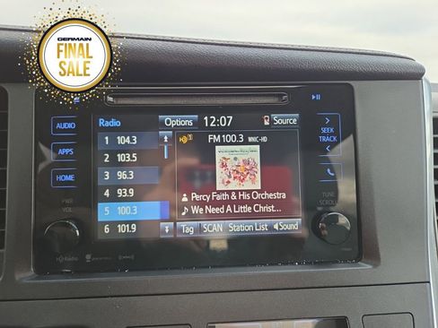 Used 2017 Toyota Sienna XLE image 29