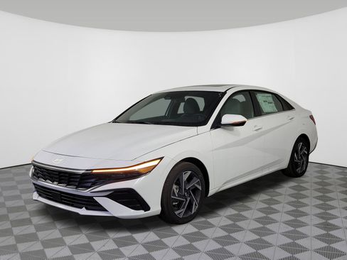 New 2025 Hyundai Elantra Limited image 40