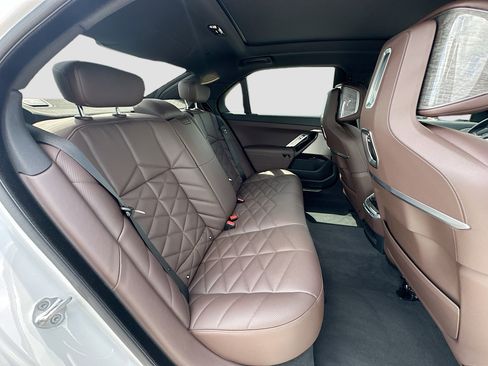 Certified 2025 BMW 740i w/ Premium Package RWD image 29