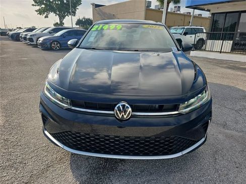 Used 2025 Volkswagen Jetta SE FWD image 2