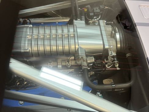 Used 2006 Ford GT RWD image 16