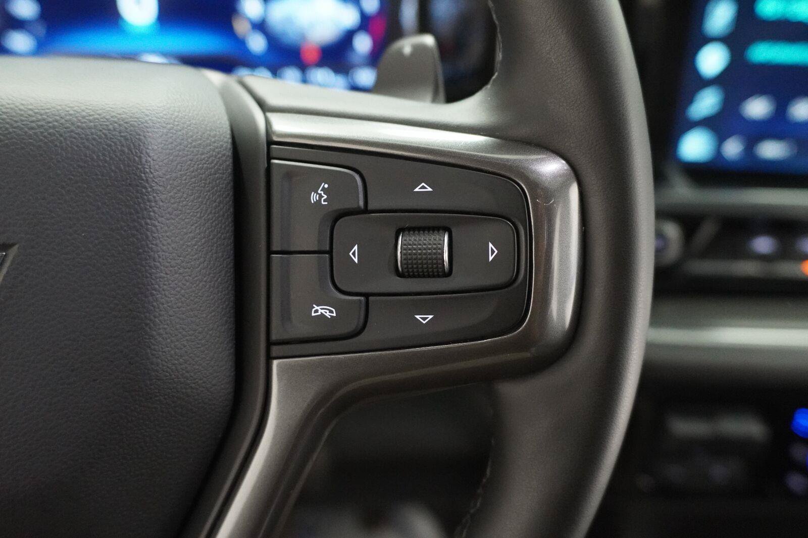 Used 2025 Chevrolet Silverado 1500 High Country w/ High Country Premium Package AWD/4WD image 8