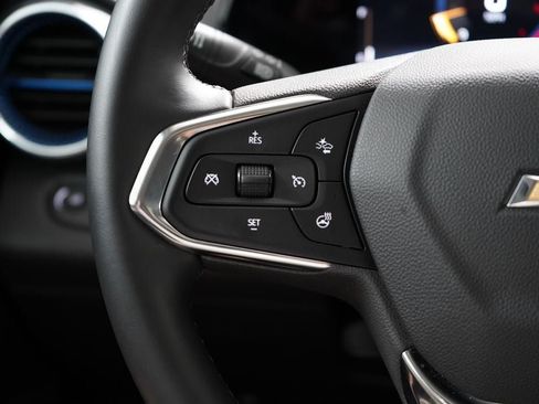 Used 2024 Chevrolet Trax LT w/ Sunroof Package FWD image 29