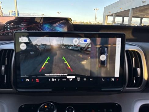 New 2025 Ford Expedition Active image 27