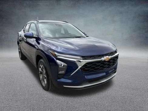 Used 2024 Chevrolet Trax LT w/ Driver Confidence Package FWD image 5