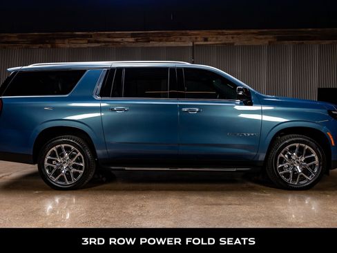 Used 2025 Chevrolet Suburban Premier w/ Sun And Tow Package image 10