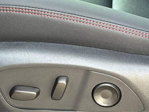 New 2026 Chevrolet Traverse RS image 19