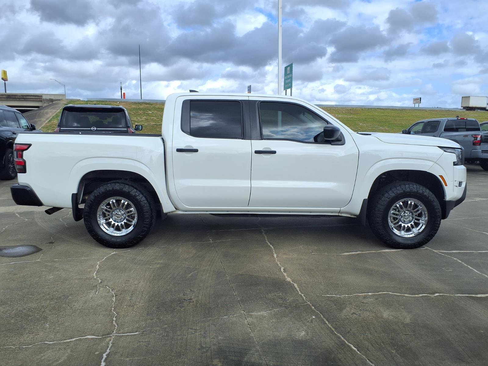 Used 2022 Nissan Frontier S w/ Technology Package RWD image 6