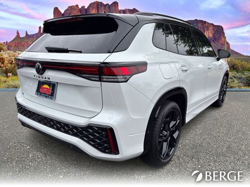 New 2026 Volkswagen Tiguan SE R-Line FWD image 7