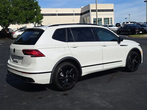 Used 2023 Volkswagen Tiguan SE R-Line FWD image 3