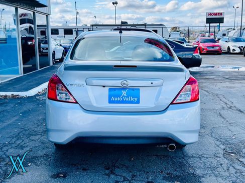 Used 2019 Nissan Versa S Plus FWD image 6