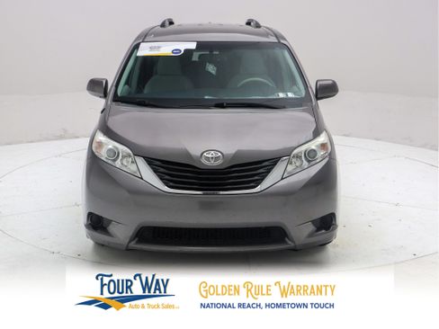 Used 2014 Toyota Sienna LE FWD image 9