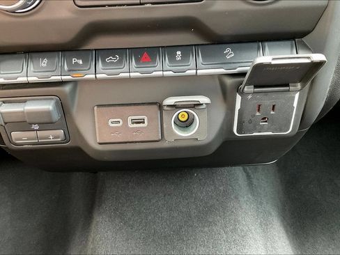 Used 2025 Chevrolet Silverado 2500 Custom w/ Custom Value Package AWD/4WD image 14