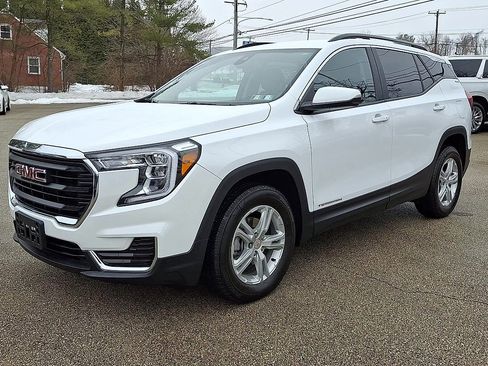 Certified 2023 GMC Terrain SLE w/ Driver Convenience Package image 5