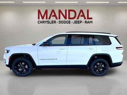 New 2025 Jeep Grand Cherokee L Limited w/ Black Appearance Package image 9