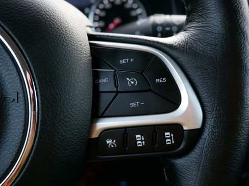 Used 2023 Jeep Renegade Limited image 30