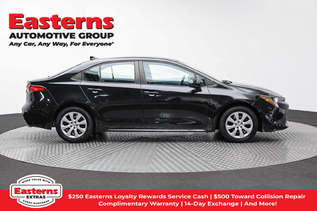 Used 2021 Toyota Corolla LE w/ Carpet Mat Package (TMS) FWD image 5