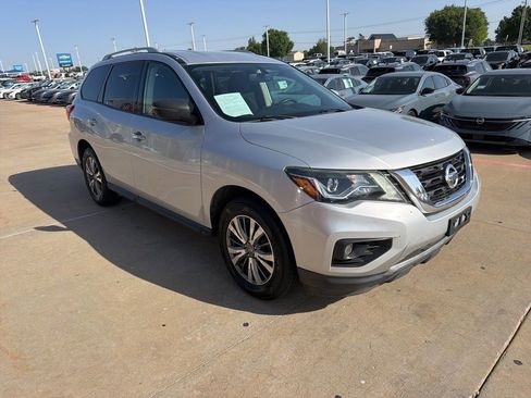 Used 2019 Nissan Pathfinder SV FWD image 7