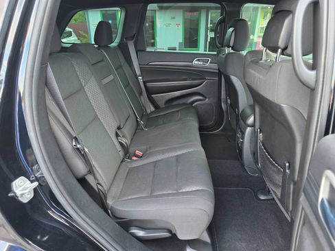 Used 2020 Jeep Grand Cherokee Laredo AWD/4WD image 11