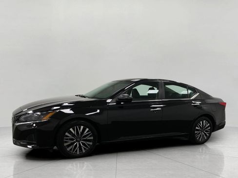 Used 2025 Nissan Altima 2.5 SV FWD image 8
