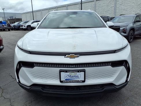 New 2026 Chevrolet Equinox EV LT image 2