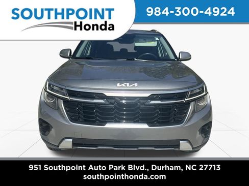Used 2024 Kia Seltos EX AWD/4WD image 2