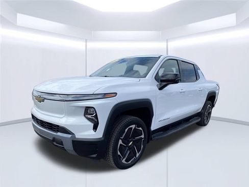 Used 2026 Chevrolet Silverado EV LT AWD/4WD image 13