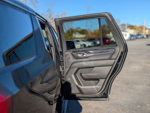 Used 2022 GMC Yukon Denali image 47