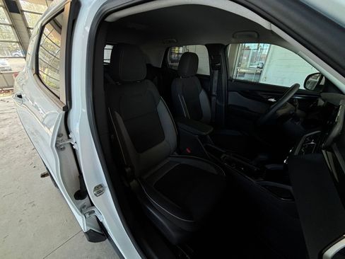 Used 2025 Chevrolet TrailBlazer LT w/ Driver Confidence Package image 37