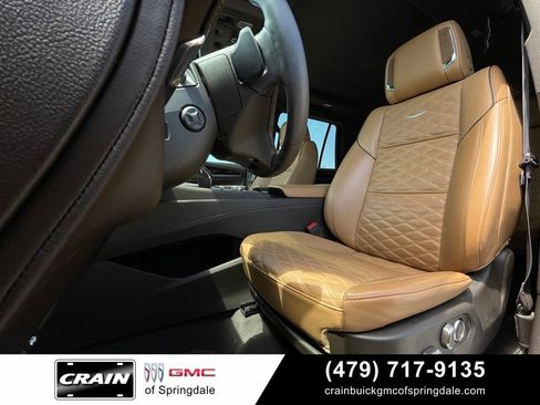 Used 2024 Cadillac Escalade Sport w/ LPO, ONYX Package AWD/4WD image 23