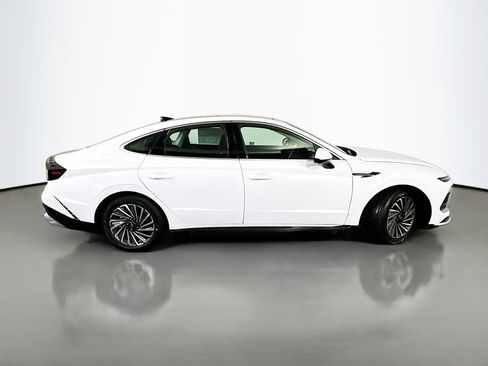 New 2025 Hyundai Sonata Limited image 8