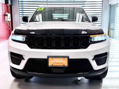 Certified 2023 Jeep Grand Cherokee Altitude AWD/4WD image 13