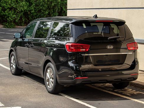 Used 2021 Kia Sedona LX FWD image 6