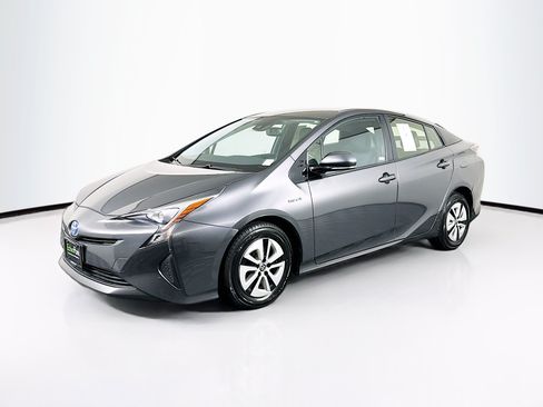Used 2017 Toyota Prius Four FWD image 3
